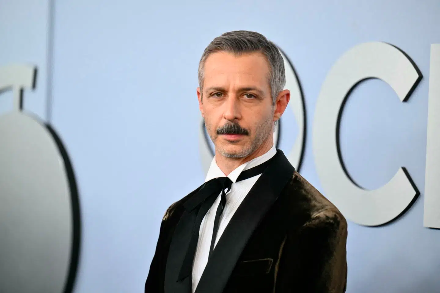 Den amerikanske skuespiller Jeremy Strong er især kendt fra tv-serien »Succession«. Han bor i øvrigt i København.