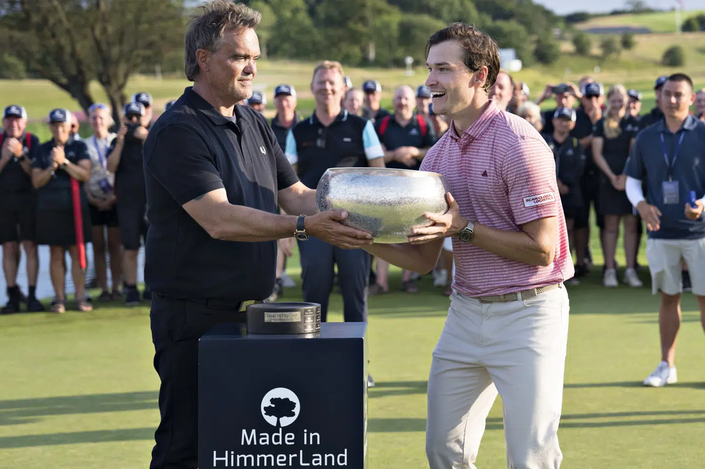 Sidste år kunne Flemming Astrup overrække vindertrofæet til Rasmus Højgaard. (Arkivfoto).
