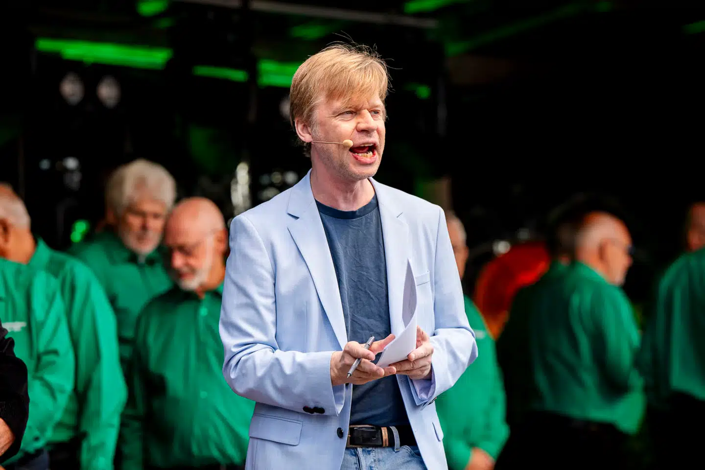 Vanen tro var Clement Kjersgaard den entusiastiske sprechstallmeister for løjerne. Kulturmødet på Mors har bidt sig fast, og det er velfortjent.