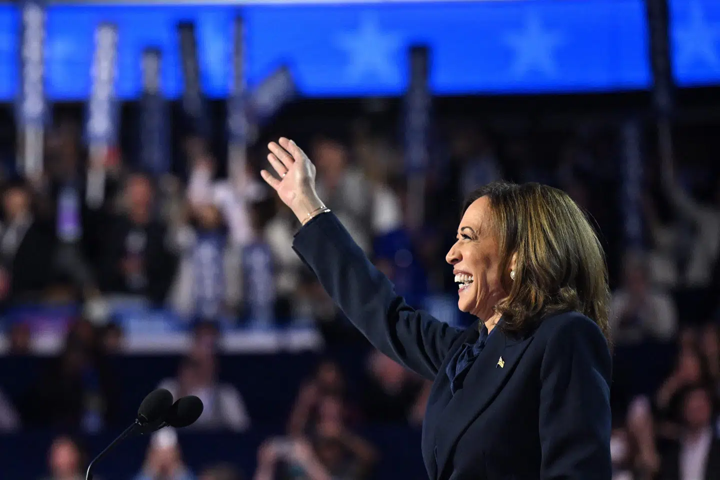 - Jeg lover at være en præsident for alle amerikanere. I kan altid stole på, at jeg vil sætte landet over partiet og mig selv, siger Kamala Harris i tale under Demokraternes partikonvent.