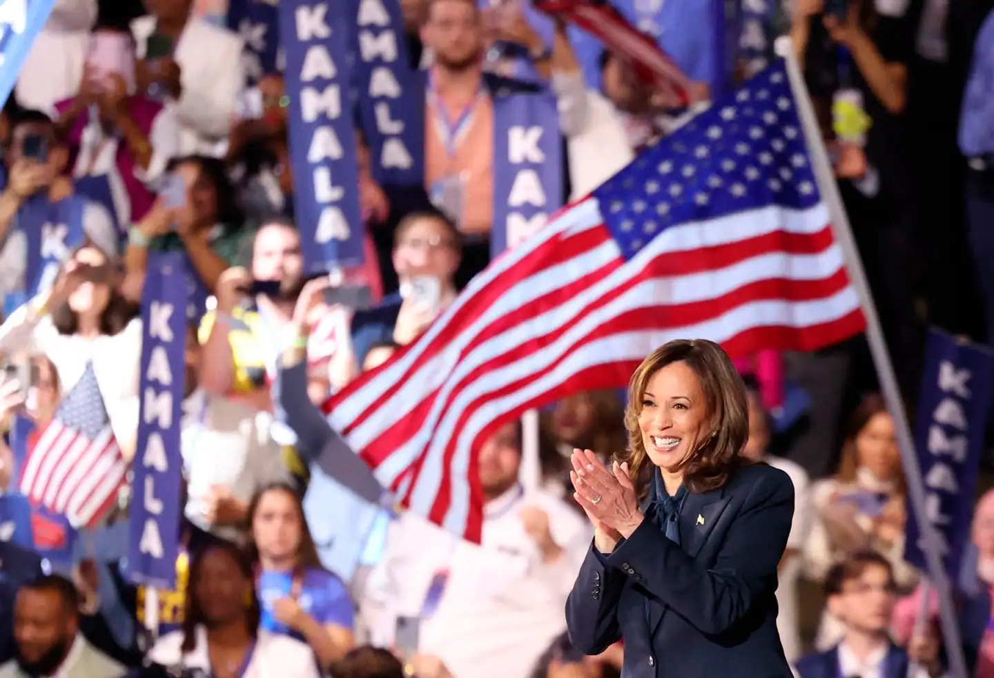 Kamala Harris accepterede i nat sit partis nominering som præsidentkandidat.