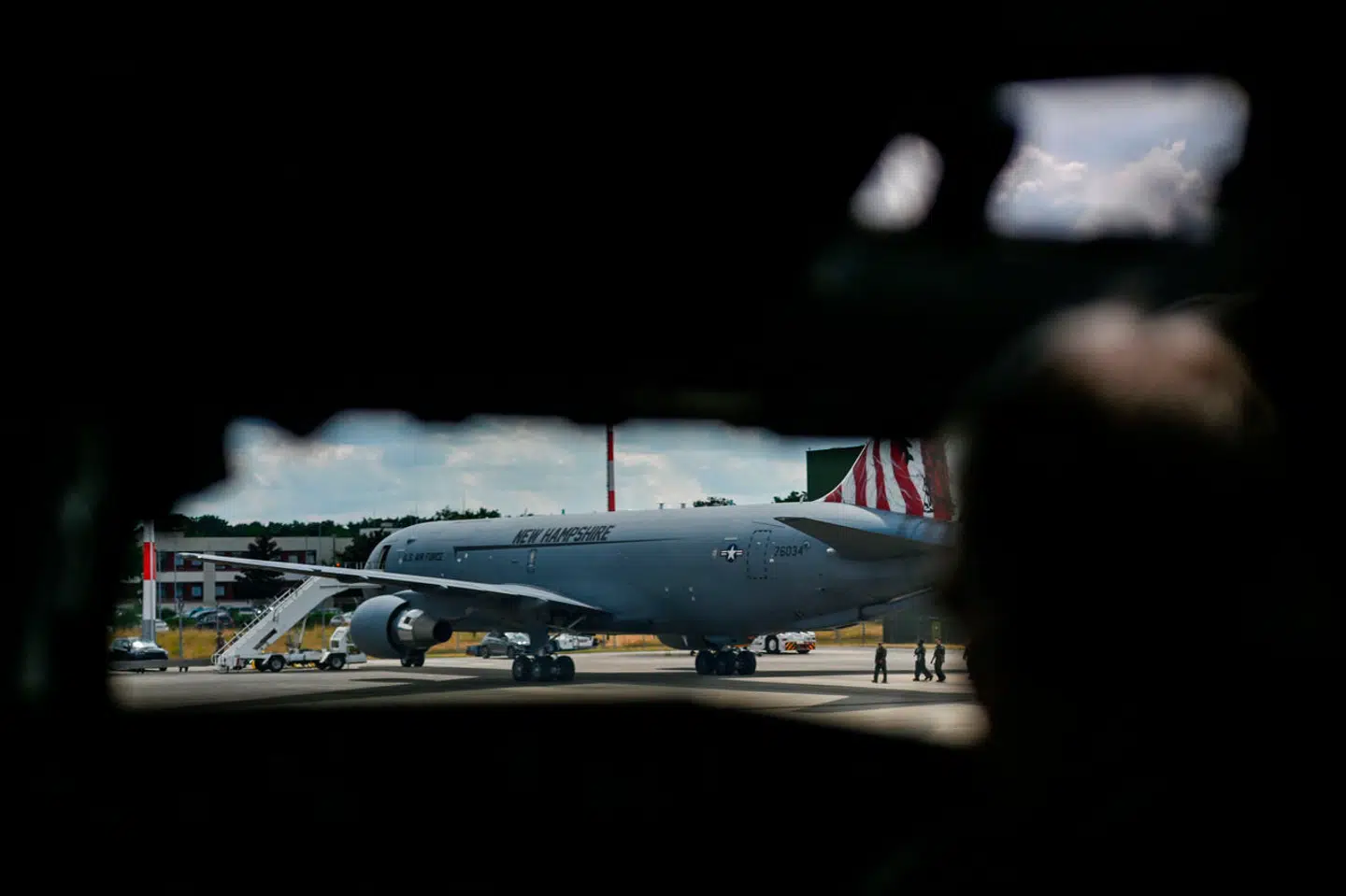 Alle medarbejdere, der kan undværes, er blevet sendt hjem som en sikkerhedsforanstaltning.