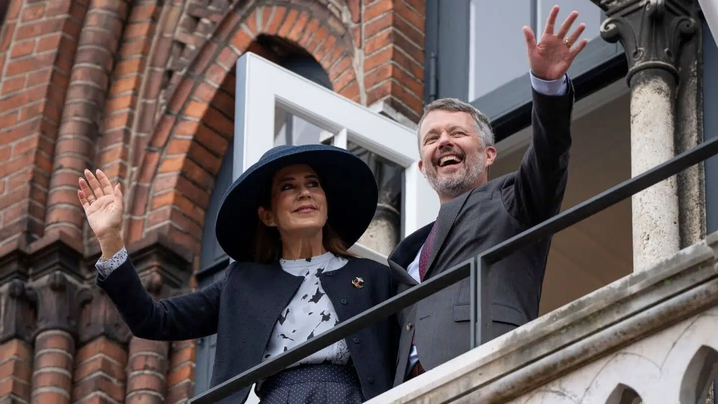 Kong Frederik og dronning Mary under deres besøg i Vejle.