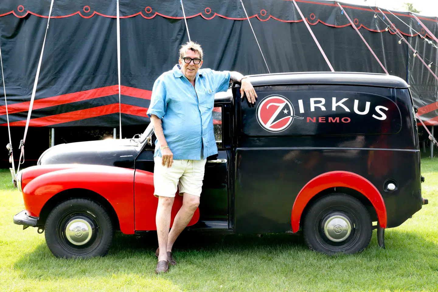 Søren Østergaard foran sin livsdrøm, Zirkus Nemo.