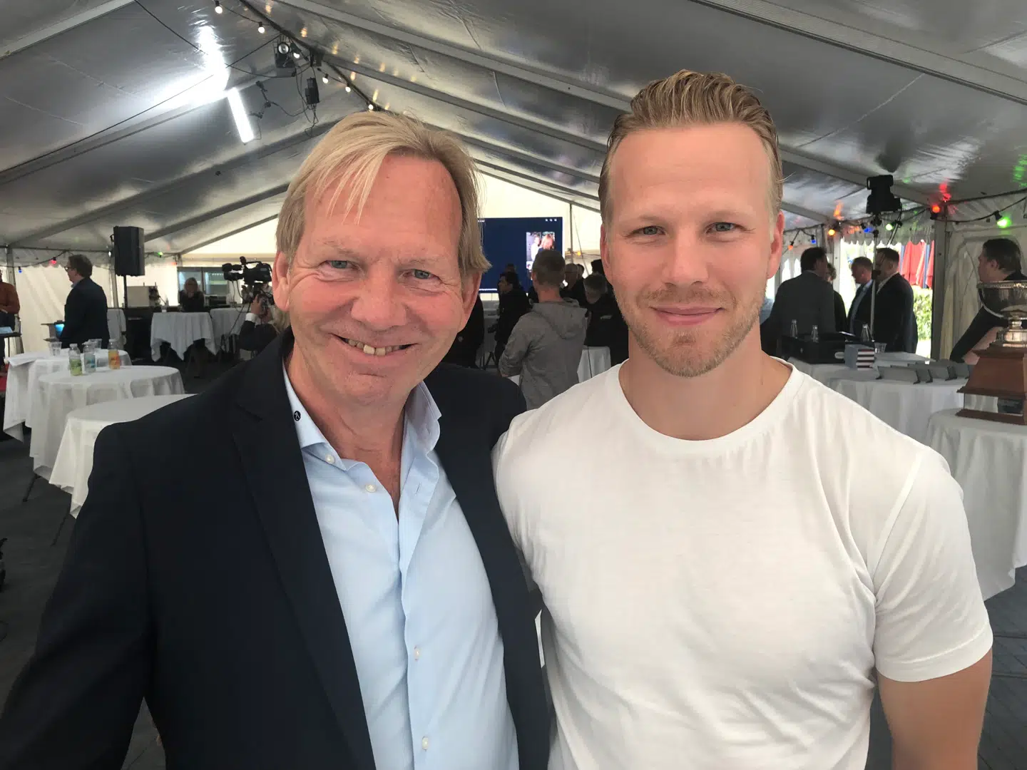 Lars Eller, til højre, sammen med sin far, Rødovres cheftræner Olaf Eller, under Media Day i Dansk Metals hovedcenter