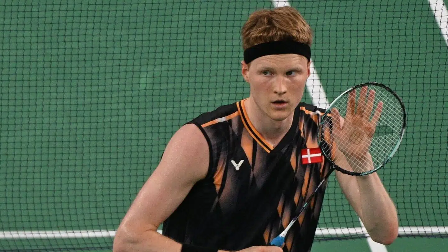 Antonsen står nu uden en træner.