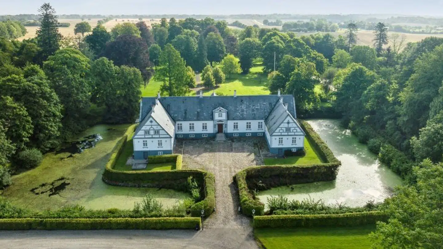 Det historiske gods er igen til salg.