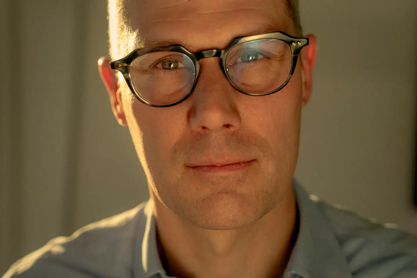 Troels Blicher Danielsen er direktør i TEKNIQ Arbejdsgiverne, og han har tidligere været med til at lave Arne-pensionen. Han blander sig nu i debatten om vores pensionsopsparing. Han mener, at vi sparer alt for meget op.