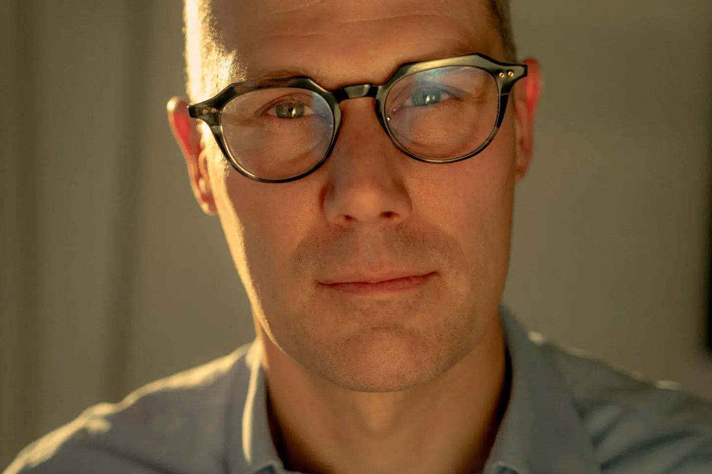 Troels Blicher Danielsen er direktør i TEKNIQ Arbejdsgiverne, og han har tidligere været med til at lave Arne-pensionen. Han blander sig nu i debatten om vores pensionsopsparing. Han mener, at vi sparer alt for meget op.