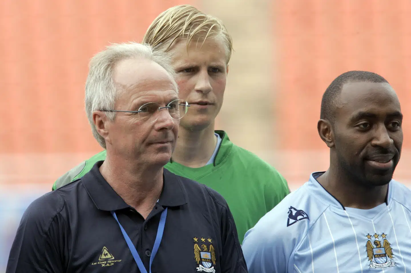 Sven-Göran Eriksson (til venstre) ses her i 2008 som manager for Manchester City med en ung Kasper Schmeichel i baggrunden før en venskabskamp i thailandske Bangkok. (Arkivfoto).