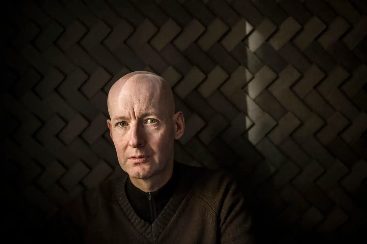 Det danske band 'Love Shop' har høstet anmeldernes anerkendelse for deres popmusik siden bandets begyndelse. I spidsen står Jens Unmack som forsanger og sangskriver, og han har fulgt Oasis' karriere siden en storslået koncertoplevelse i midten af 90erne.