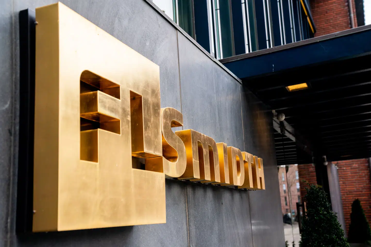 Cement- og minevirksomheden FLSmidth A/S har hovedsæde i Valby. Snart kan op mod halvdelen af virksomhedens medarbejdere i Danmark forvente en afskedigelse.