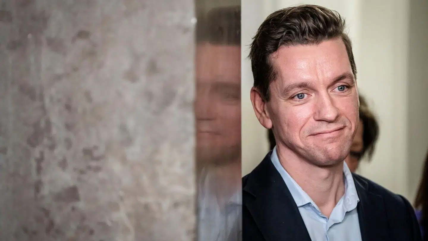 Kaare Dybvad (S) er ikke jurist. Han er minister. Og derfor kan han ikke udstede garantier til de kommuner, han har skrevet til, siger han.