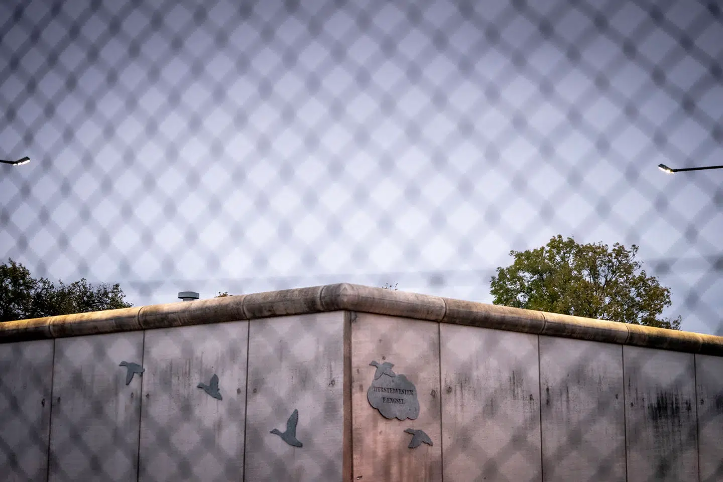 Den indsatte, der er født i 1961, er dømt for grove forbrydelser. Igennem adskillige år har hun afsonet i Herstedvester Fængsel.