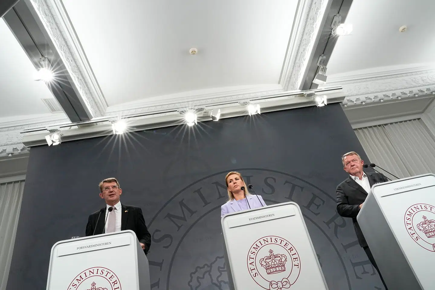 Regeringen har præsenteret en række nye ministerier og tiltag ved et pressemøde.