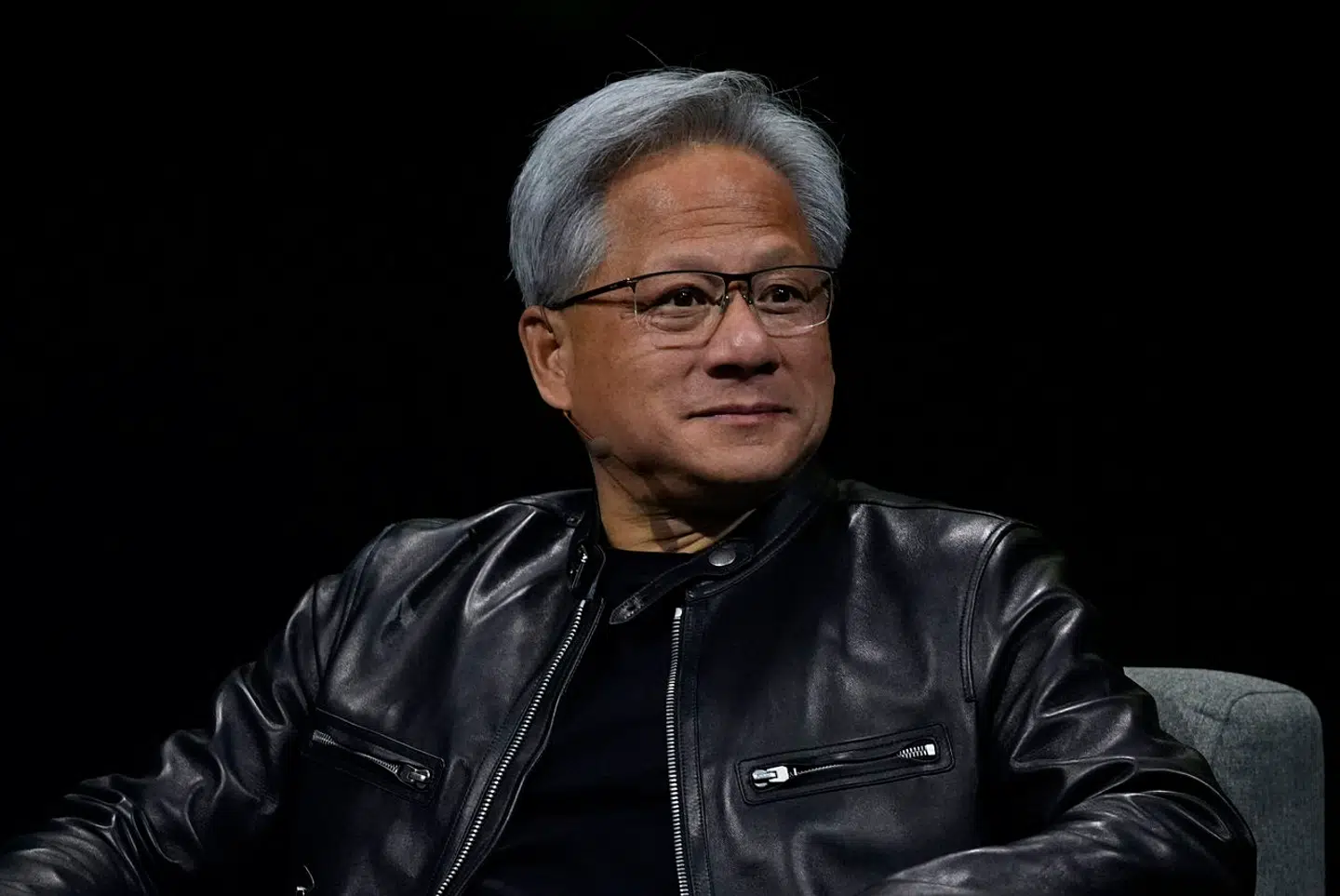 Topchef i Nvidia Jensen Huang kunne onsdag aften præsentere halvårsregnskab. Den stigende brug af kunstig intilligens har sendt chipselskabet på himmelflugt.