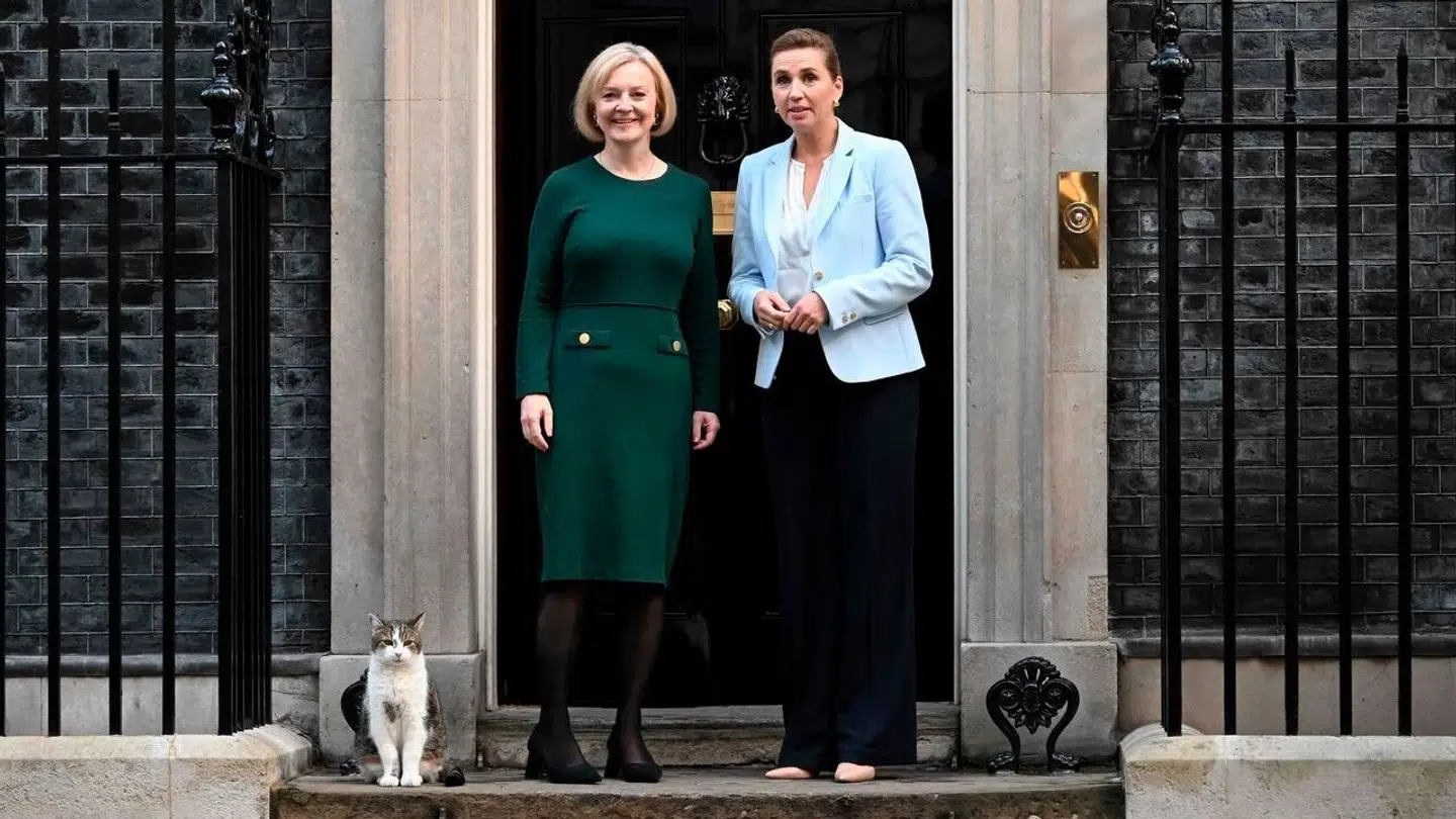 Larry fik også lov til at møde Mette Frederiksen, da hun besøgte daværende premierminister Liz Truss.