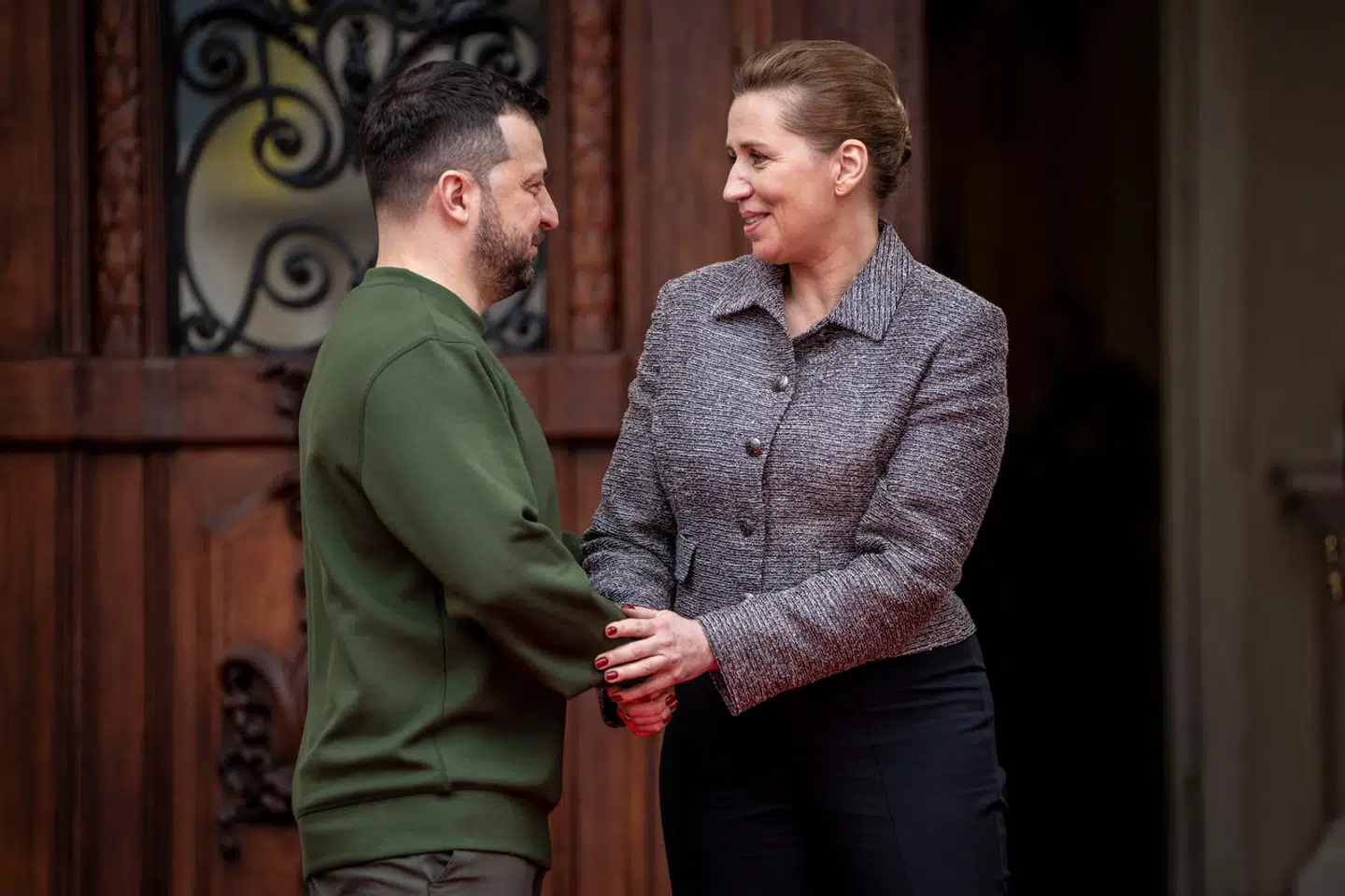 Statsminister Mette Frederiksen og Ukraines præsident Zelensky. I sidste uge skrev psykolog Morten Andersen, at Zelenskyj »rejser rundt som en superstar og bliver modtaget af krigsbegejstrede vestlige overhoveder«. Arkivfoto: Mads Claus Rasmussen, Scanpix