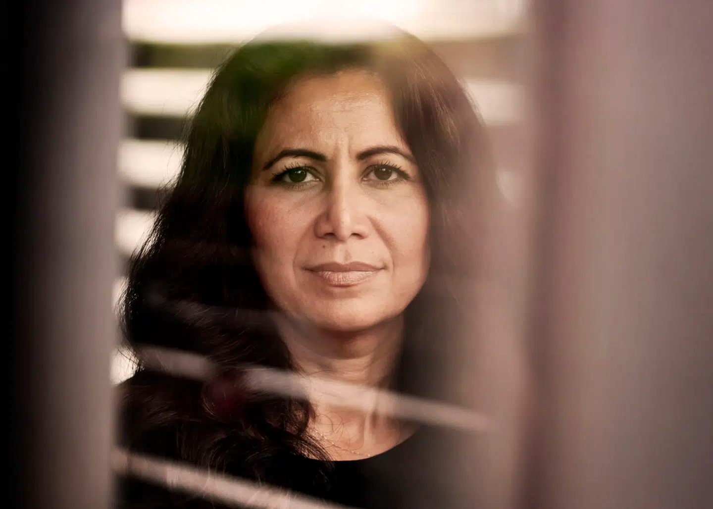 »Hvordan har de kunnet få sig selv til at kigge væk og vælge tavsheden og ligegyldigheden?« spørger Özlem Cekic.