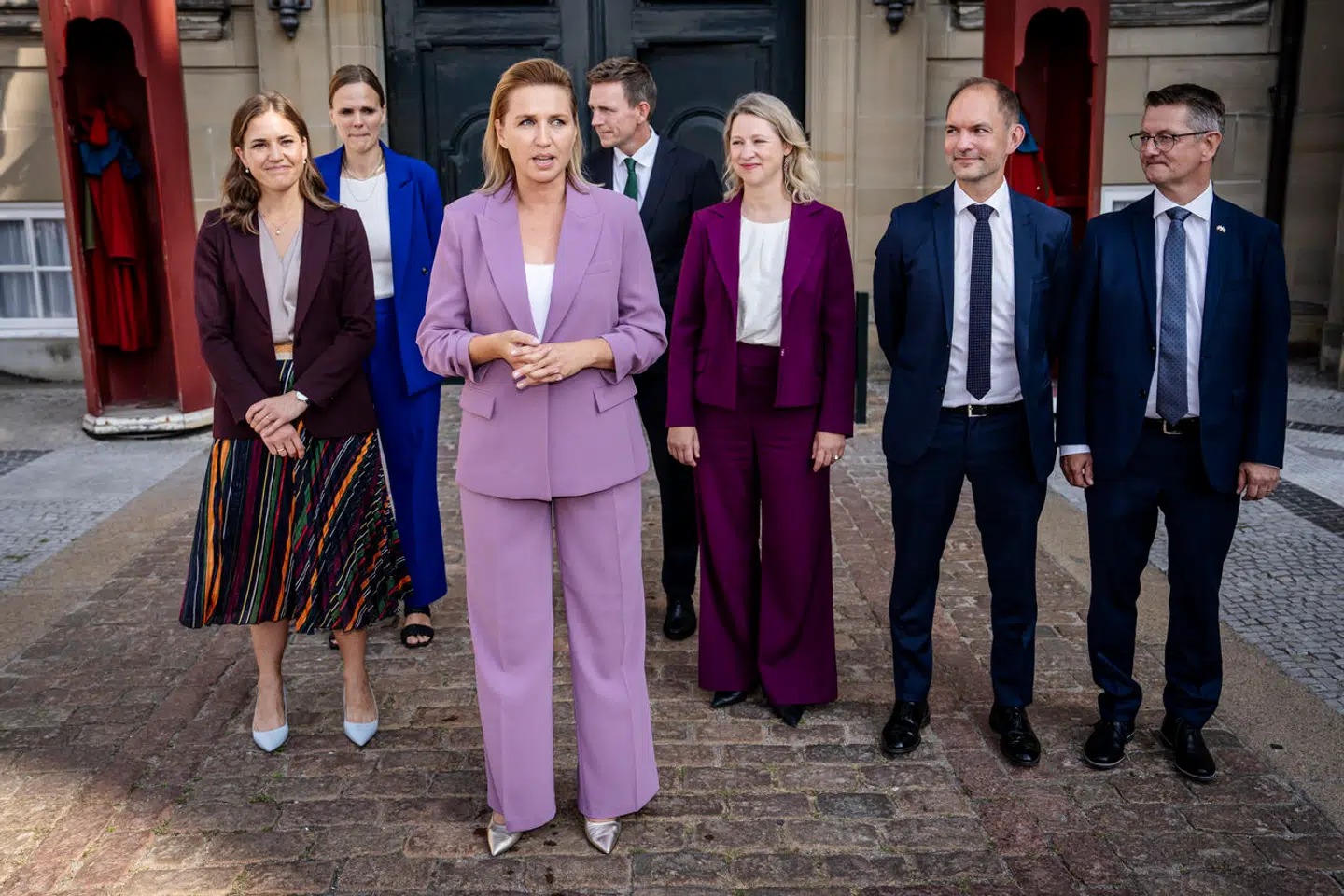Statsminister Mette Frederiksen 8S) og de nye ministre under ministerrokaden torsdag.