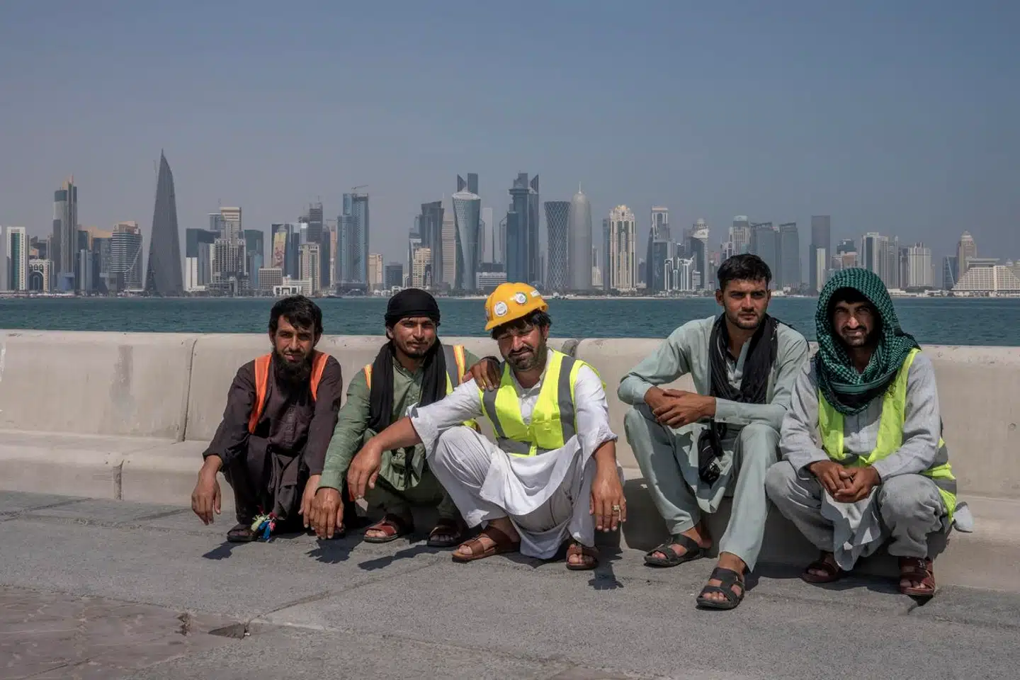 Pakistanske migrantarbejdere i Qatar. Mon ikke de hellere ville arbejde i Danmark til danske løn- og arbejdsvilkår?