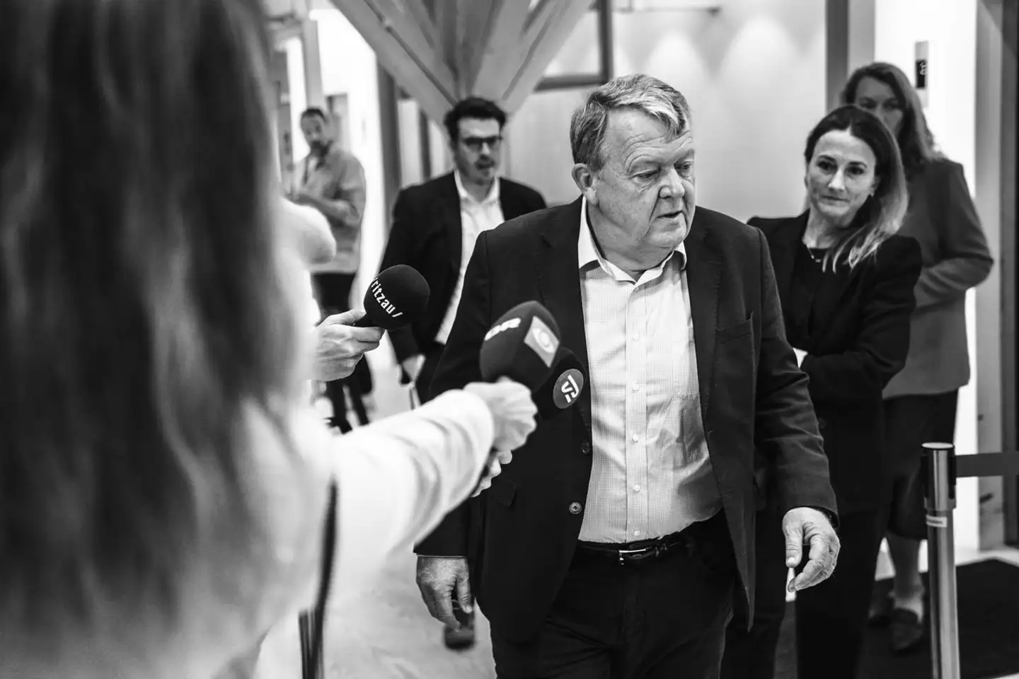 Udenrigsminister Lars Løkke Rasmussen (M) ankom til krisemøde i Moderaterne klokken 9.00 mandag morgen.