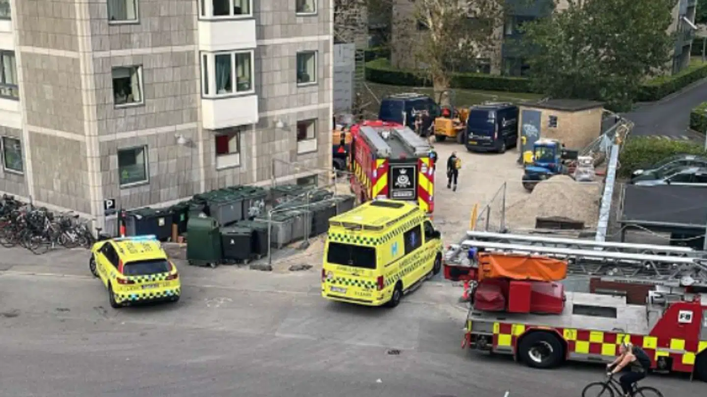 En mand er faldet to og en halv meter ned på Frederiksberg mandag aften.