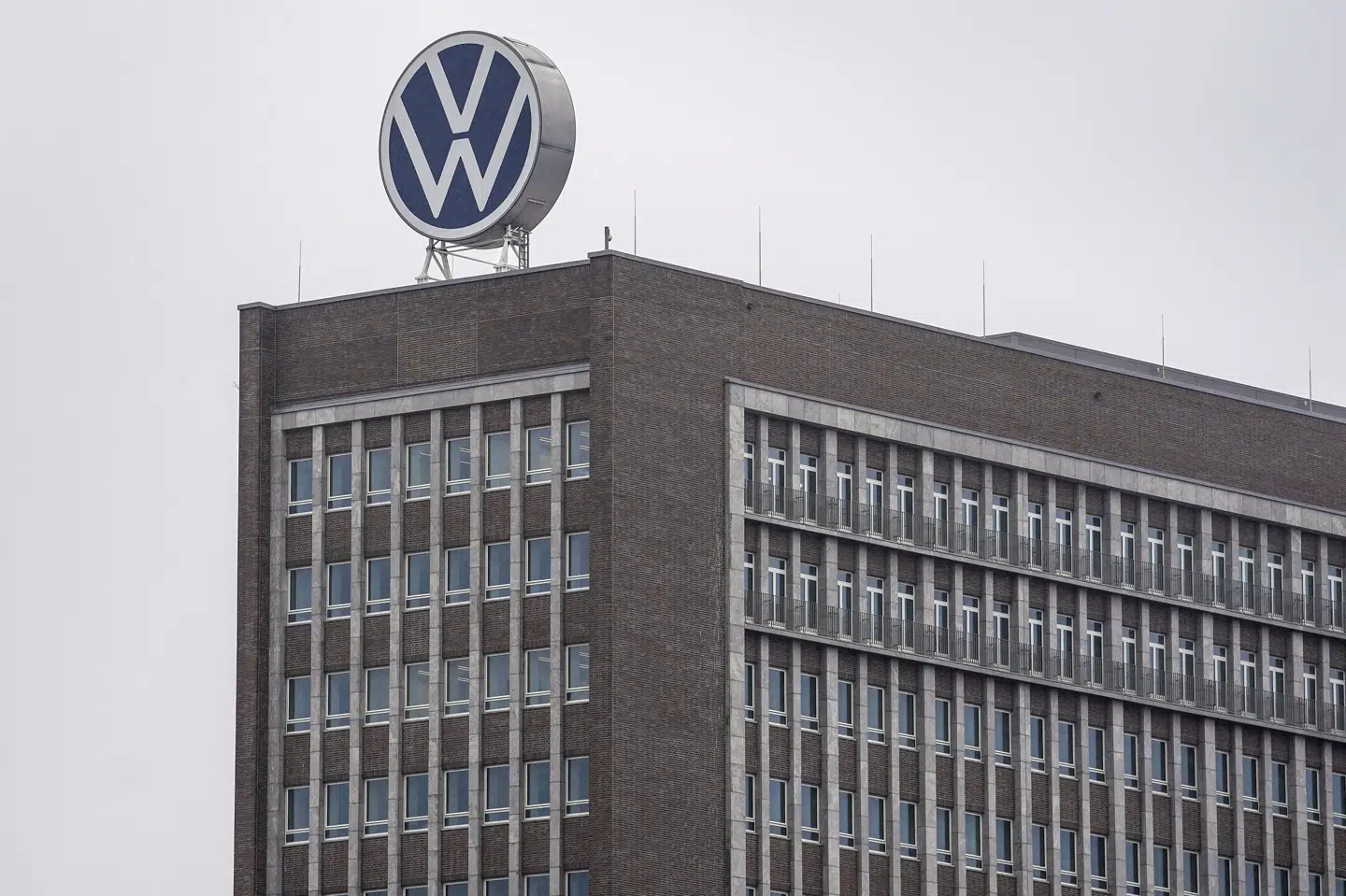 Onsdag morgen skal Volkswagens økonomidirektør, Arno Antlitz, og driftsdirektør Thomas Schäfer deltage i et møde med medarbejderne i selskabets samarbejdsudvalg for at drøfte planerne for fabrikkerne. (Arkivfoto).