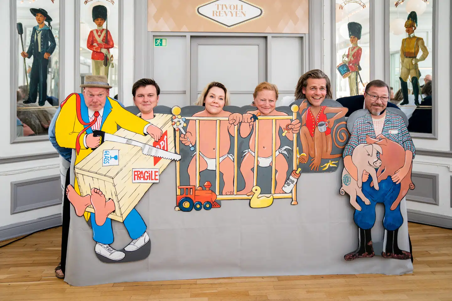 Lisbet Dahl har tidligere fortalt, at det var hende og kapelmester James Price, der tog kontakt til Tivoli og foreslog genrejsningen. Lisbet Dahl håndplukkede som medspillende instruktør og kunstnerisk leder holdet på scenen, heriblandt Linda P, som revydebuterede i 2023. (Arkivfoto).