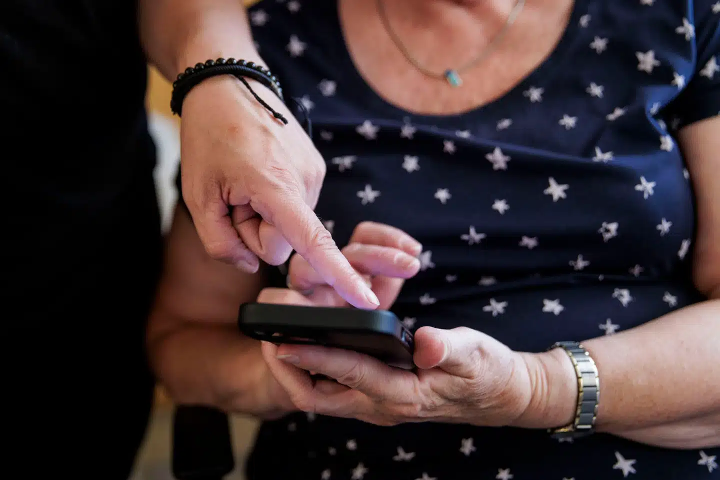 Fremtidens forsikringsrådgiver skal fremover findes på mobiltelefonen, hvor den med kunstig intelligens kan svare på også komplicerede spørgsmål om forsikringsdækningen.