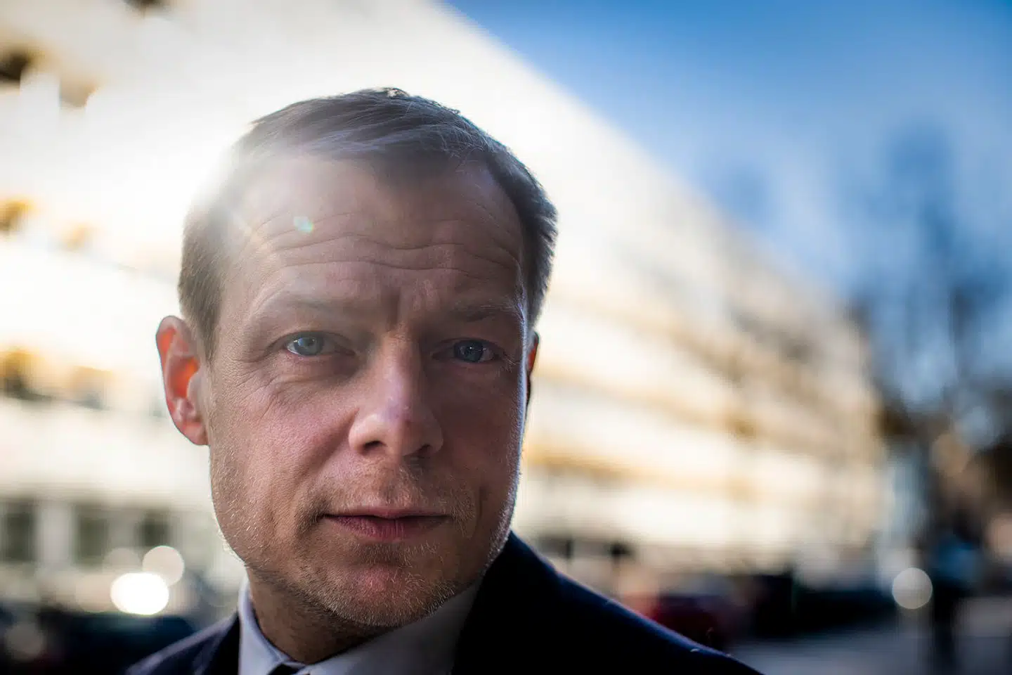 Rune Lykkeberg, chefredaktør på Information, beder om læsernes hjælp til at komme med gode danske oversættelser af bestemte engelske ord.