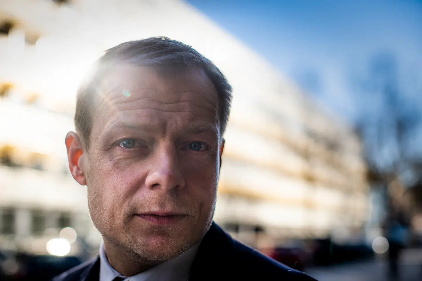 Rune Lykkeberg, chefredaktør på Information, beder om læsernes hjælp til at komme med gode danske oversættelser af bestemte engelske ord.