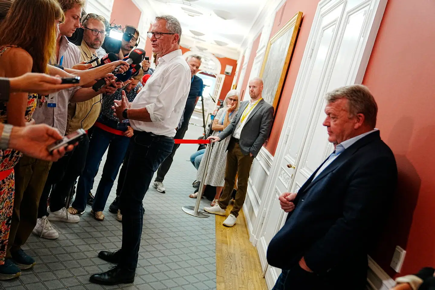 Løkke taler til pressen efter et gruppemøde i Moderaterne tirsdag.