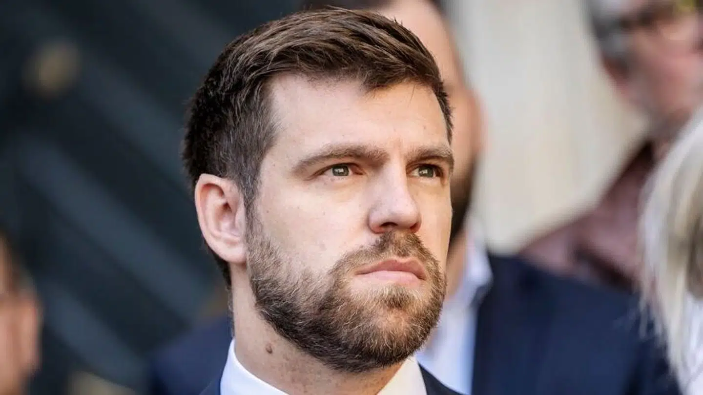 Kirkeminister Morten Dahlin (V) giver på X, tidligere Twitter, udtryk for at være kritisk overfor Mellemfolkeligt Samvirke.