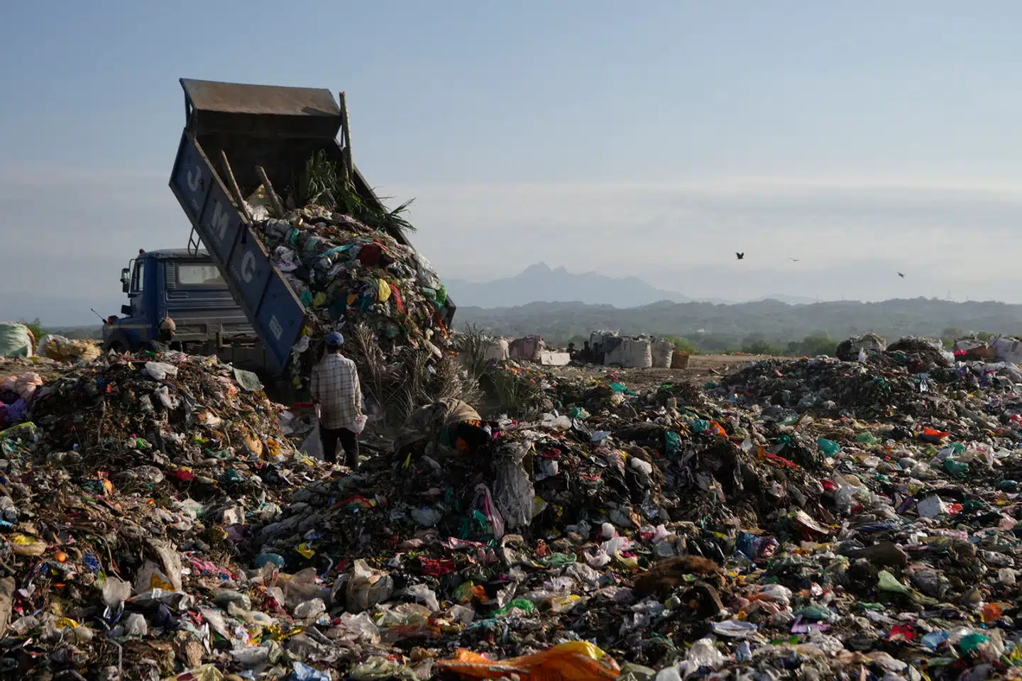 Indien står for en femtedel af verdens plastikforurening. Foto: Channi Anand, Scanpix
