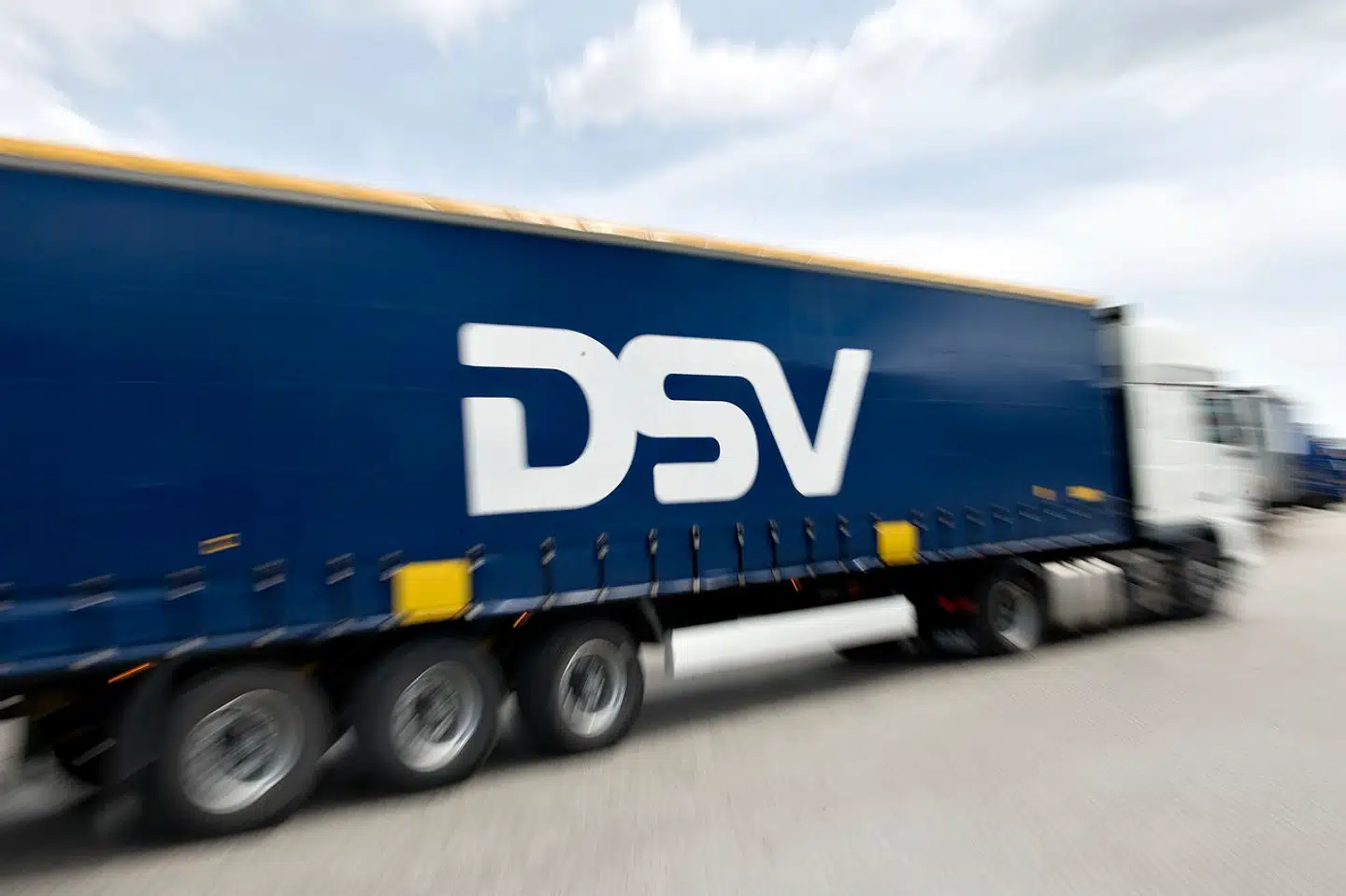 DSV er den ene af to tilbageværende kandidater til opkøbet af tyske DB Schenker. Investeringsøkonom kommer med sit bud på scenarierne for DSV og aktionærerne.