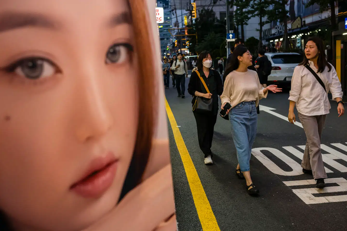 Digitale krænkelser er et globalt problem. Men få steder står det så slemt til som i Sydkorea. Her ses gadeliv i hovedstadens, Seouls, Gangnam-distrikt.