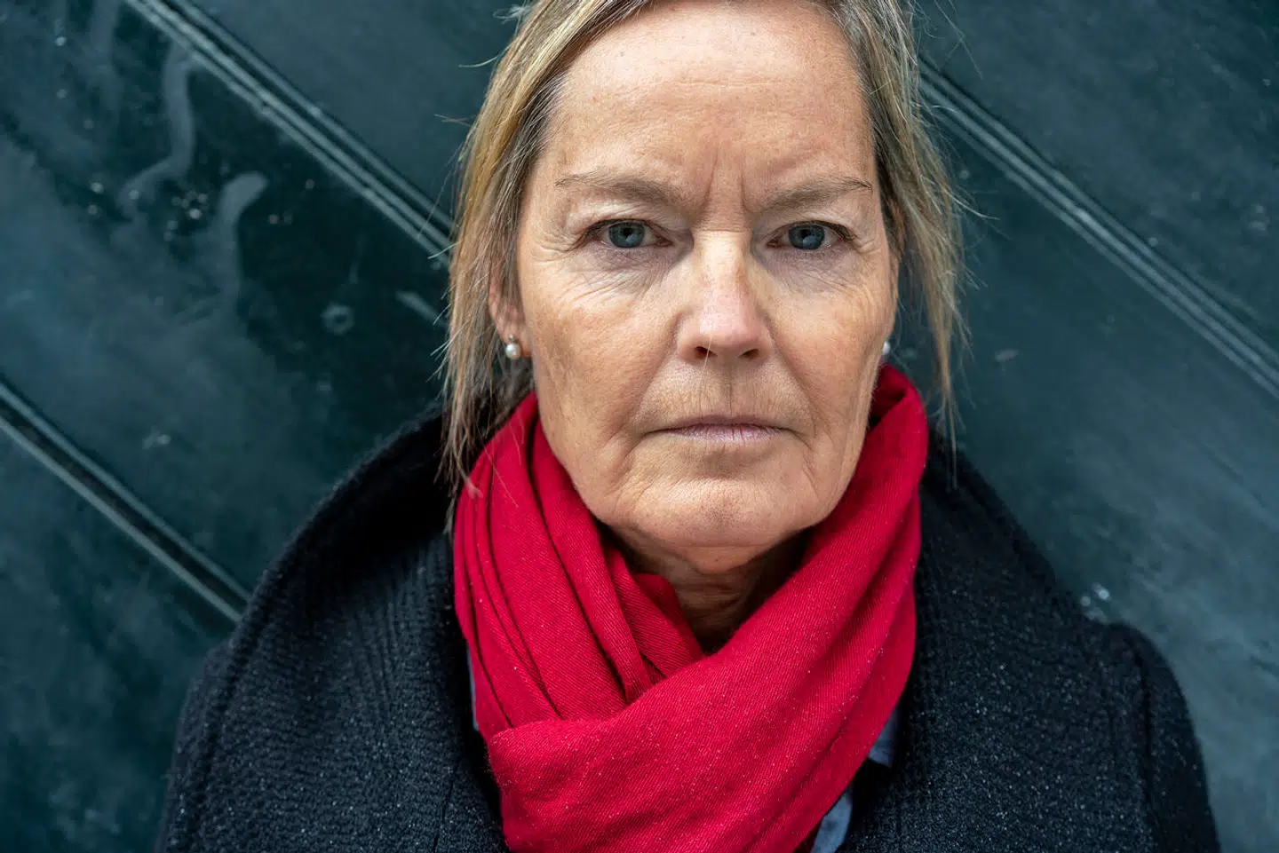 »Når gæsterne bliver lukket ud af bussen for at holde 10-20 minutters pause, så bliver der tisset i vores porte, baggårde og direkte op af bygninger, mens musikken gjalder,« skriver Lotte Juul Nielsen (billedet) og Søren Rud.