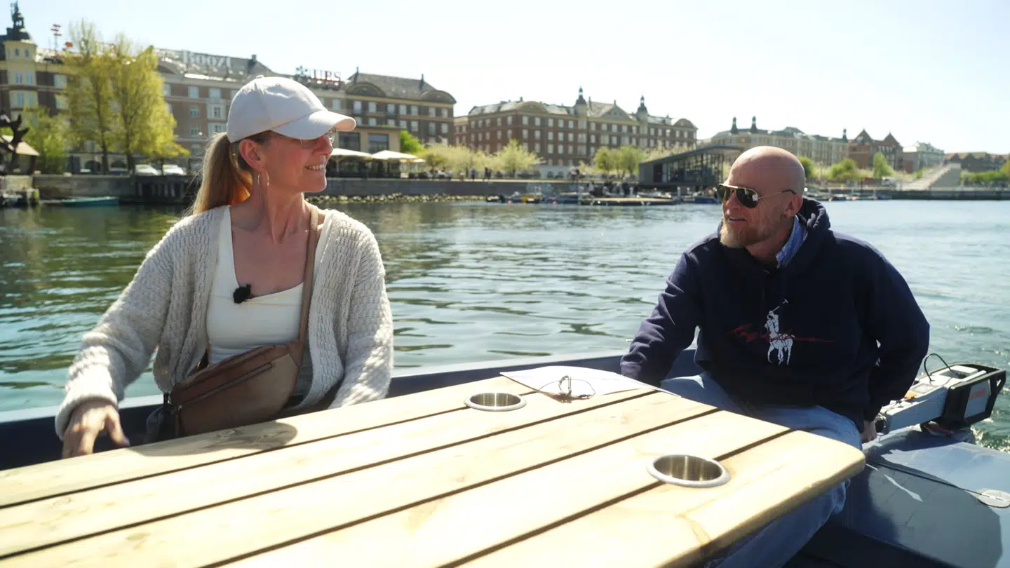 Lone og Lars var på deres første date i Københavns kanaler. Men parret tog hjem sammen efterfølgende, da de skulle krydse Sjælland i bil sammen for at nå hjem til henholdsvis Kolding og Faaborg. Foto: Snowman Productions