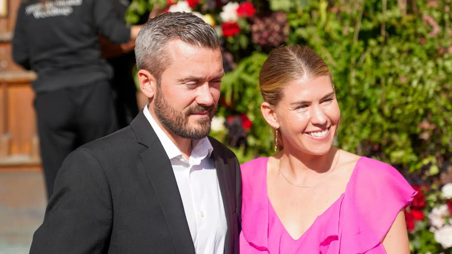 Kristoffer Ingebrigtsen ankommer til Jakob Ingebrigtsens bryllup.