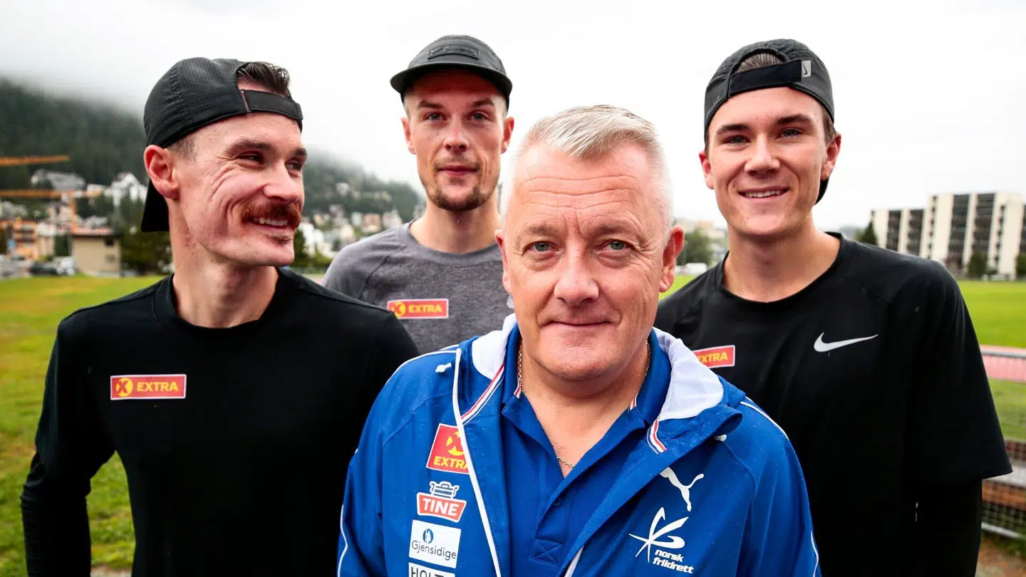 Far Gjert (i blåt) var træner for Henrik, Filip og Jakob Ingebrigtsen indtil 2022.