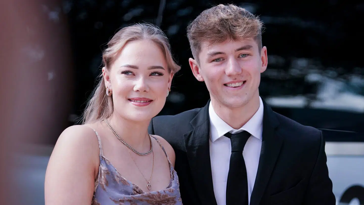 Ingrid Ingebrigtsen med en ven til Jakob Ingebrigtsens bryllup.