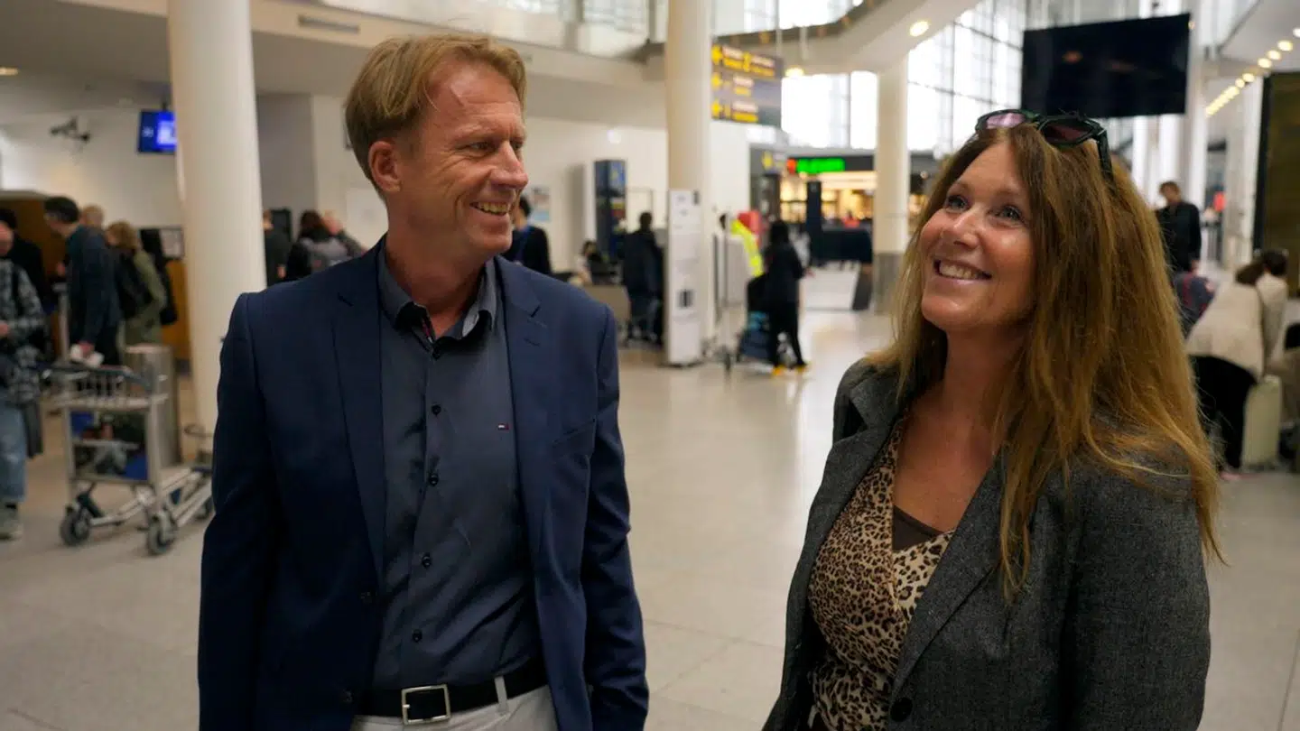 Så meget glædede Frank og Anette sig til ferien i Prag. Men dobbeltdynen var Anette ikke klar til. PR-foto: Snowman Productions