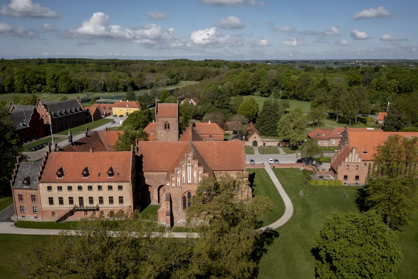 Herlufsholm, der ligger ved Næstved, er Danmarks ældste kostskole og huser elever fra 6. klasse til gymnasiets 3.g. (Arkivfoto).