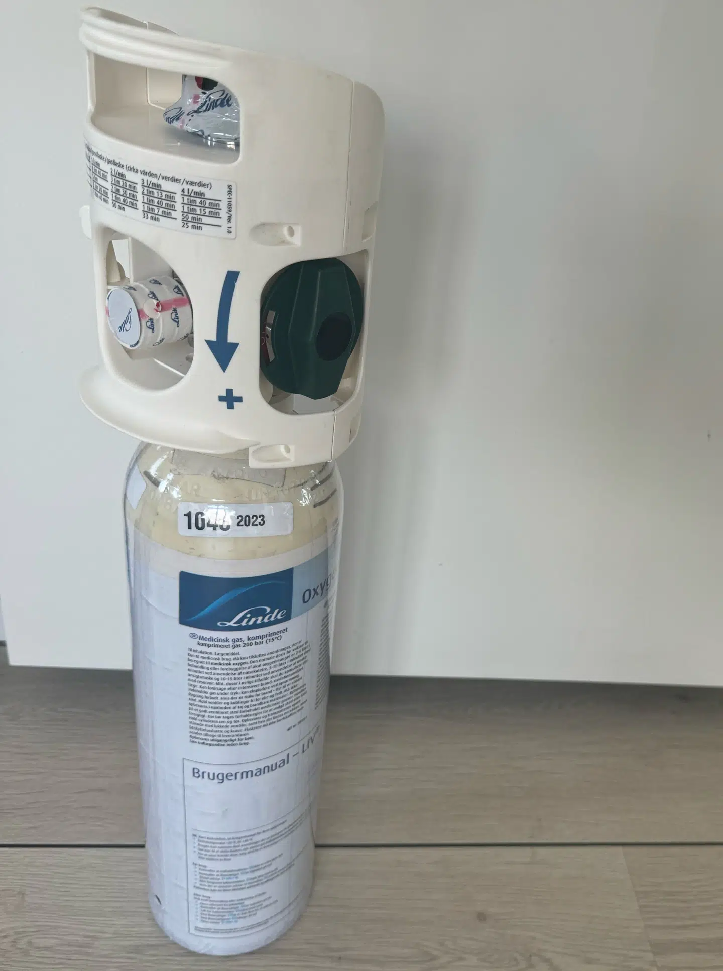 Det var to af disse flasker, som Vilje havde brug for på flyveturen.