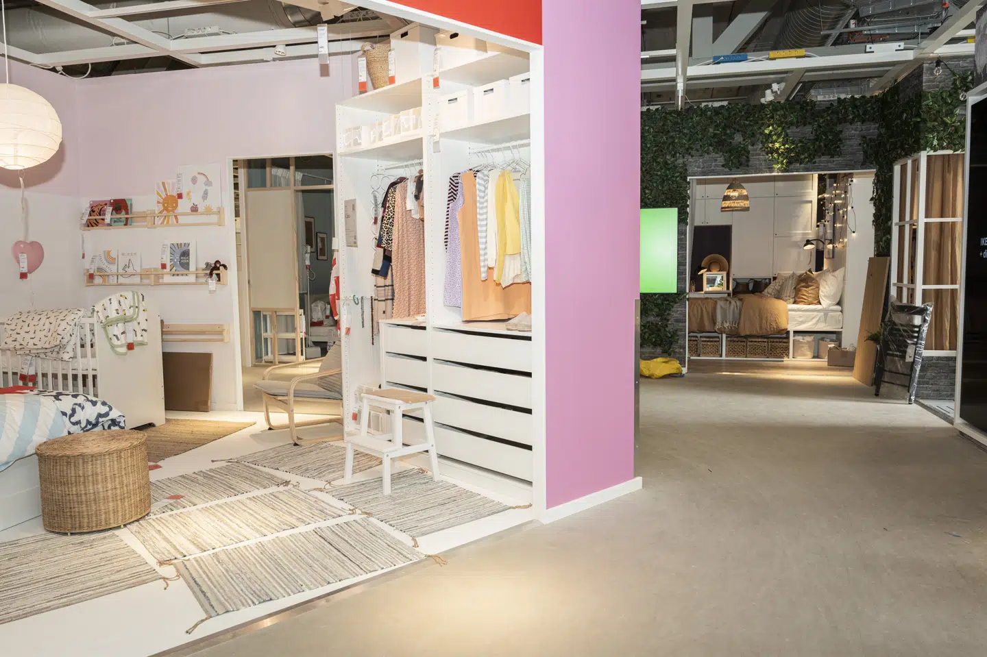 For et år siden fik københavnerne en IKEA helt tæt på, da kæden åbnede dette varehus på Dybbølsbro i København. Ikke alle kunder er dog lige glade i øjeblikket, for ifølge B.T. har IKEA uretmæssigt trukket beløb i forskellig størrelsesorden fra kunder. Langt de fleste har fået deres penge tilbage, oplyser IKEA.