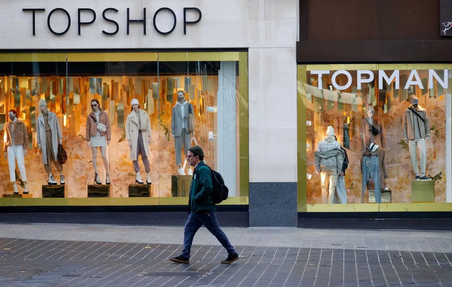 De to britiske mærker Topshop og Topman vil snart være i hænderne på Bestseller-ejer Anders Holch Povlsen. Det har dog ikke været noget billigt køb for den danske milliardær.