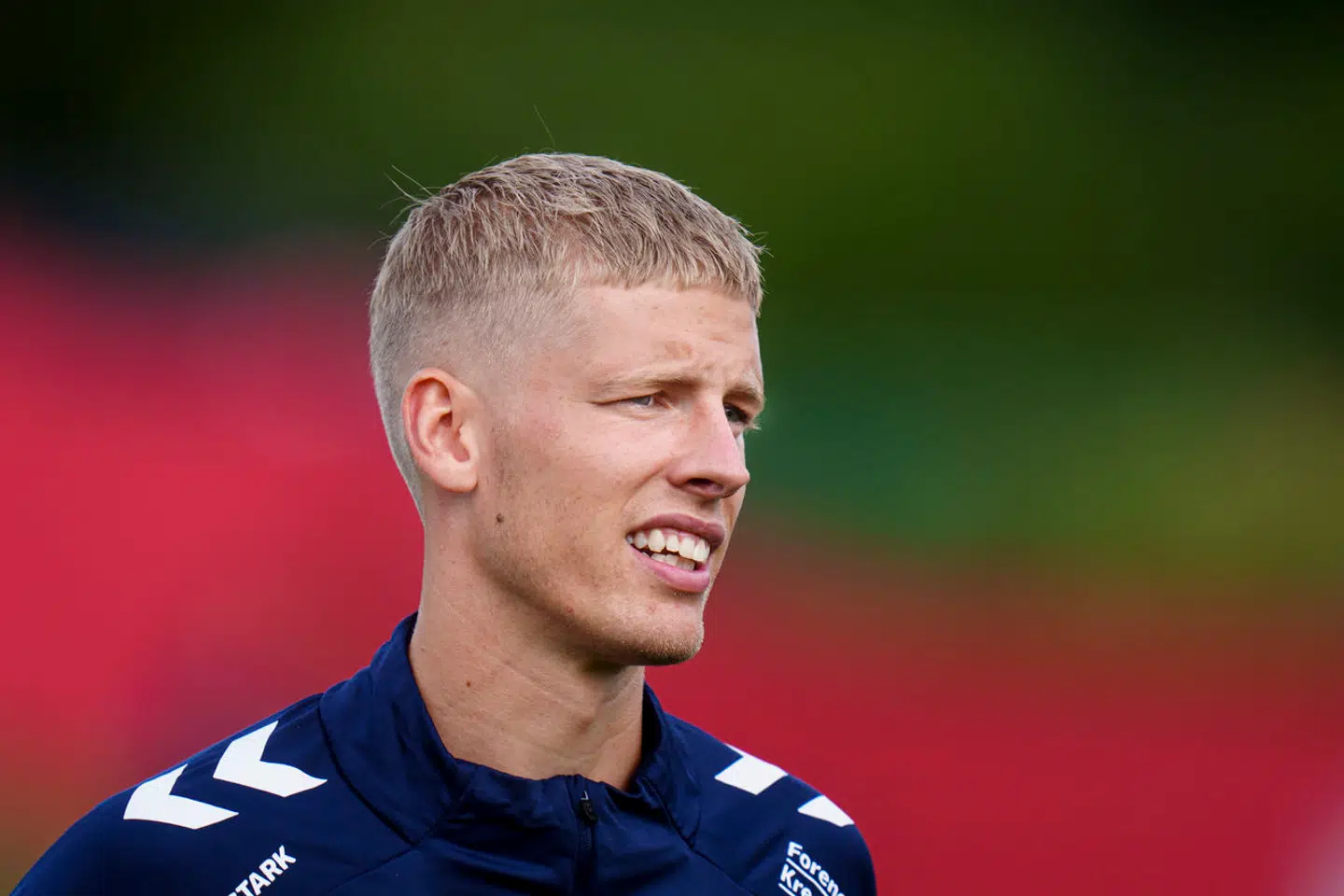 Den 23-årige offensivspiller Albert Grønbæk starter inde for Danmark i torsdagens Nations League-premiere mod Schweiz. Han er placeret på højrekanten i Danmarks 3-4-3-opstilling.