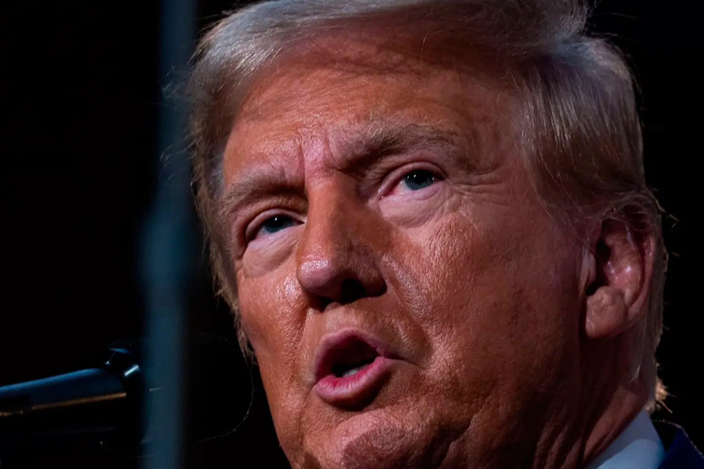 På dagen for valgets begyndelse bliver Trump igen bookmakernes favorit.