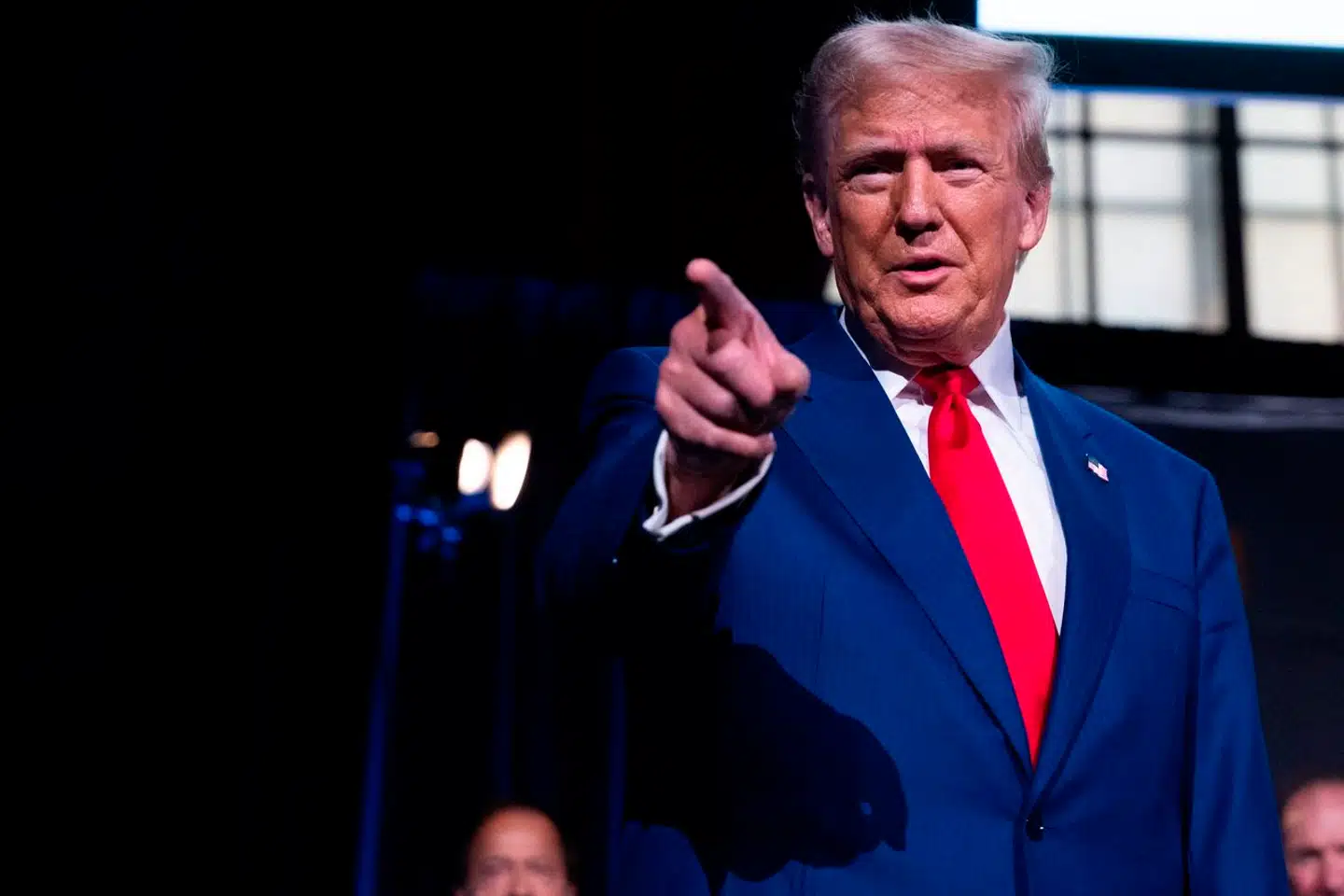 På dagen for valgets begyndelse er Trump igen bookmakernes favorit.